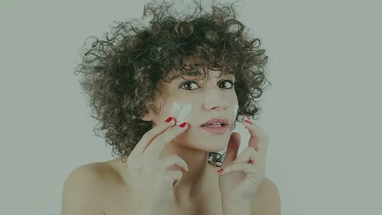 El Kremi Yüze Sürülür Mü? Yüze El Kremi Kullanmak Zararlı mı?